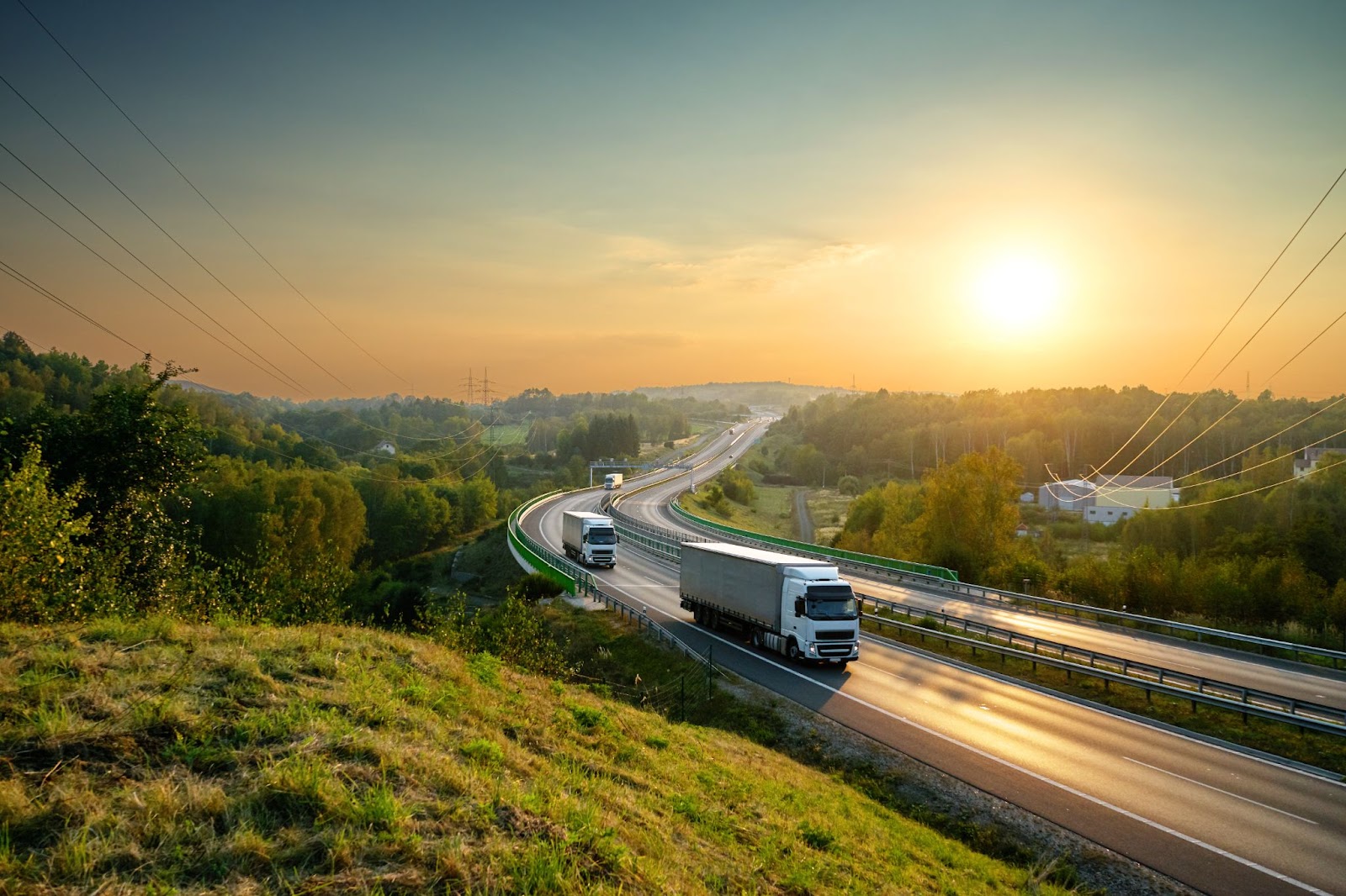 Krovinių gabenimas 2024 m. Kaip logistikos bendrovės rūpinasi tvarumu?