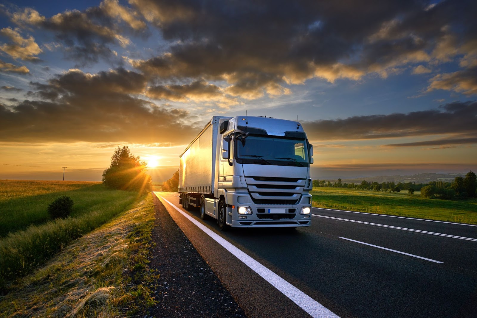 Krovinių pervežimas sausumos keliais | First Logistics