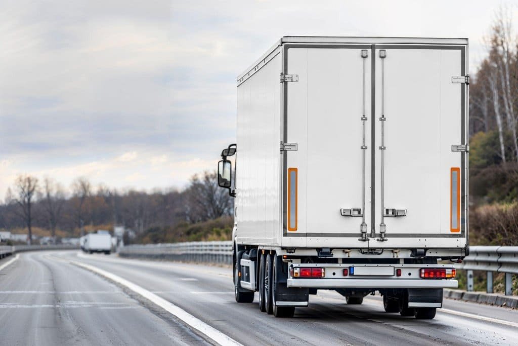 Daliniai kroviniai – daugelio verslų neišnaudojama niša: ką svarbu žinoti? | First Logistics